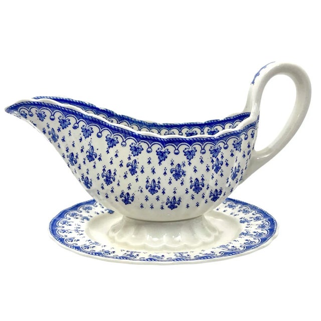 Add an English touch to your dining room table with this charming gravy boat with attached underplate and a classic fluer...