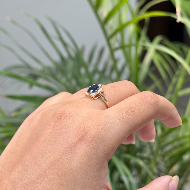 14k Yellow Gold 1.3ct Oval Deep Blue Sapphire & Diamond Star Cluster Ring Size 5.5 For Sale - Image 9 of 18