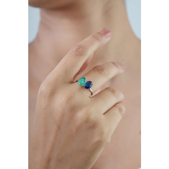 Navy Blue Contemporary 2.66ct Emerald & Blue Sapphire Toi Et Moi Ring in 14k Gold Size 6 For Sale - Image 8 of 16