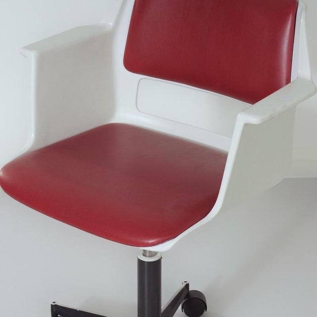 Dark Red Office Chair 2712 with Armrests by André Cordemeyer for Gispen, 1970s For Sale - Image 9 of 11