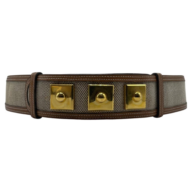Hermès Piano Belt in Leather and Canvas. The canvas is in great shape and does not have any stains or odors. This stunning...