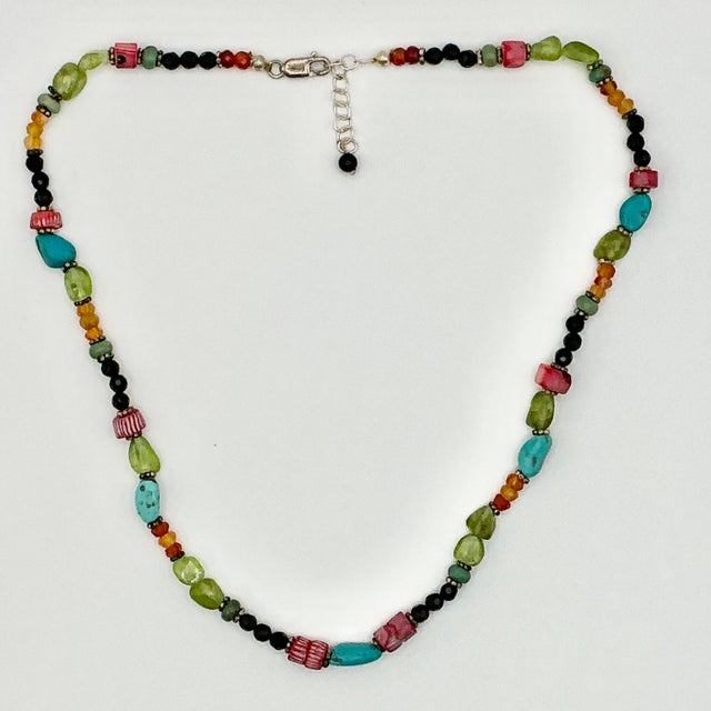 1980s 1980s Vintage Southwestern Navajo Boho Chic Turquoise & Glass Beaded Necklace, 18” For Sale - Image 5 of 9
