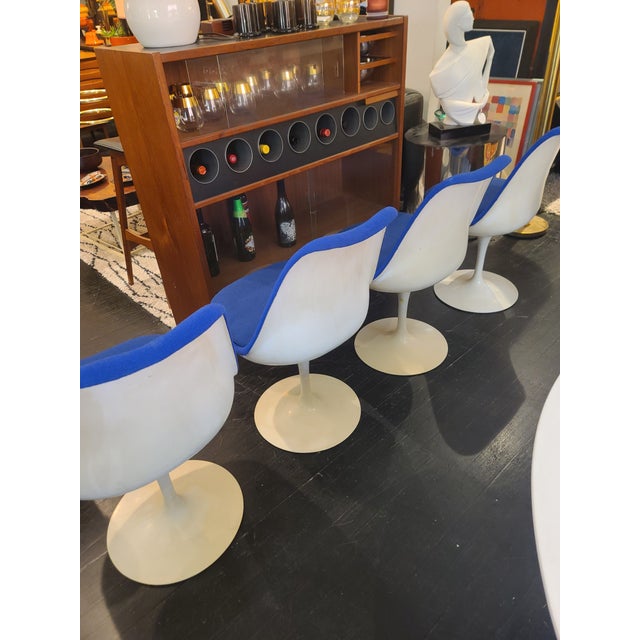 Metal Knoll 54" Tulip Table and 4 Knoll Tulip Chairs For Sale - Image 7 of 10