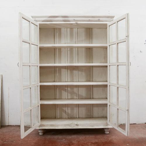 This refined classic-style display cabinet is an excellent example of revisited modernism. The structure, characterized by...