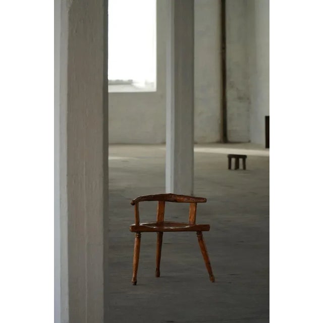 Scandinavian Folk Art 3-Legged Chair in Pine, 1920s For Sale - Image 12 of 13
