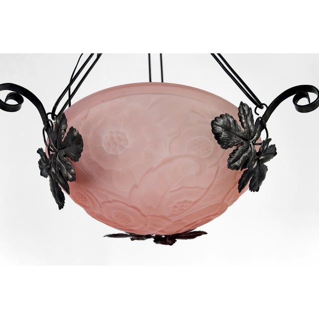 Suspension Light in Wrought Iron with Vine Decoration & Pressed-Molded Pink Glass Bowl with Geometric Floral Patterns, France, 1930 For Sale - Image 6 of 12