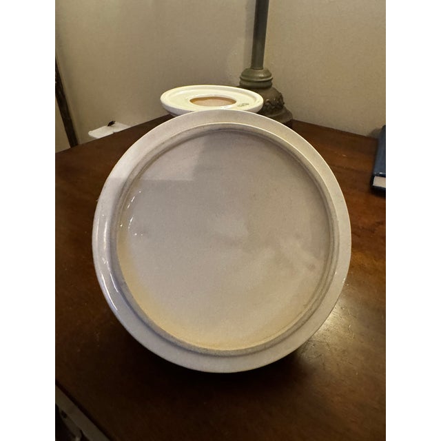 White Vintage Arco Italian Majolica Style Fruit Compote Candy Dish With Lid – Ceramic Pedestal Bowl – Hollywood Regency Deco For Sale - Image 8 of 12