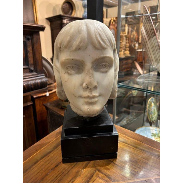 Head of Young Man in White Carrara Marble, Italy, 17th Century For Sale - Image 4 of 7