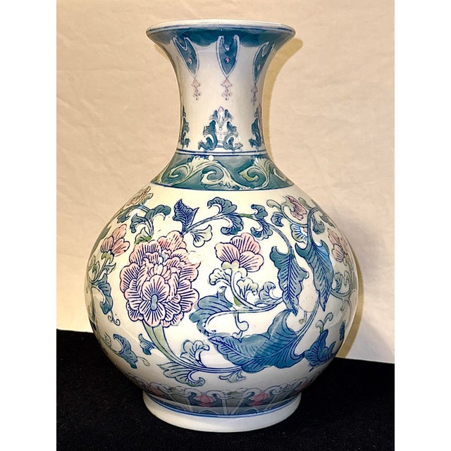 Art Deco Vintage Chinese Baluster Vase For Sale - Image 3 of 8
