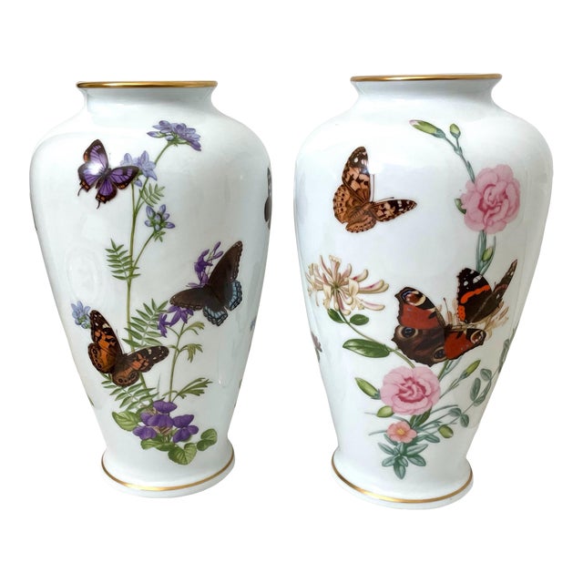 Franklin Porcelain the Meadowland Butterfly Vase John Wilkinson 1981. Set of 2 For Sale