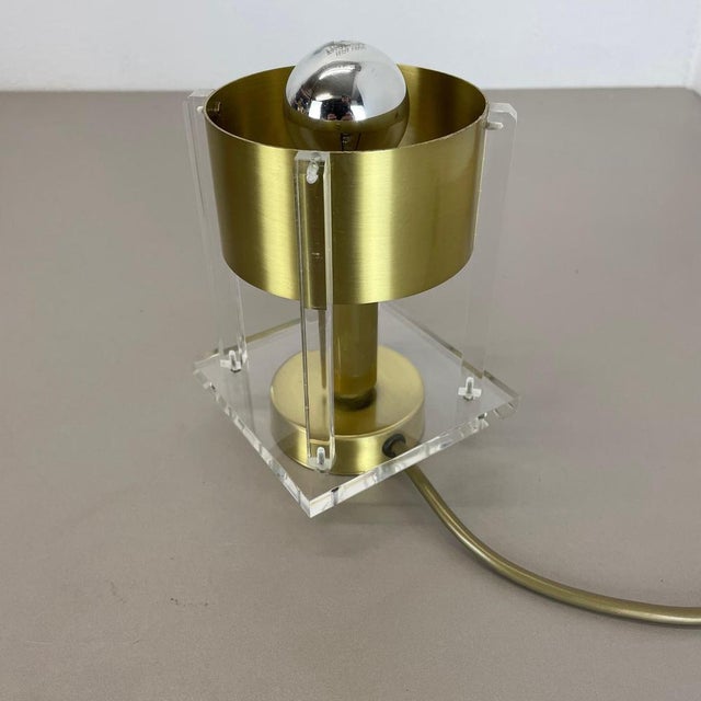 Postmodern Cubic Table Light in Brass and Acrylic Glass, 1970 For Sale - Image 12 of 17