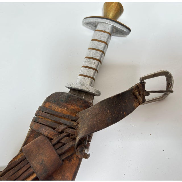 Tribal Ethiopian Afar “Jile” Short Sword Dagger With Sheath Horn of Africa 1920s For Sale - Image 3 of 9