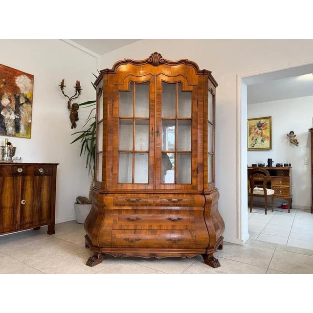 Original Baroque-style display cabinet, circa 1975. Dimensions: 190 x 97 x 48 cm. For sale is a beautiful Baroque-style...