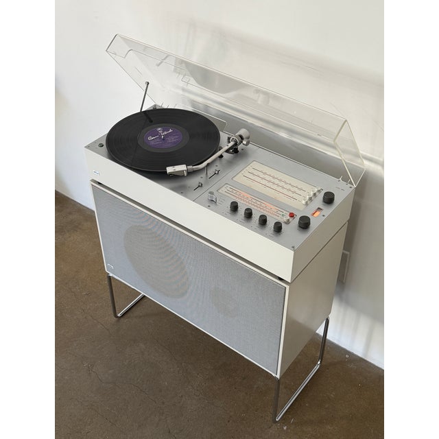Braun L60 floor speaker with audio 300 designed by Dieter Rams, 1970’s. Equip with radio and record player. Bluetooth...