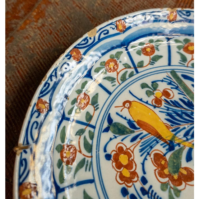 Blue 18th Century Pair of Dutch Delf Faience Polychrome Plates With Bird and Flowers For Sale - Image 8 of 14