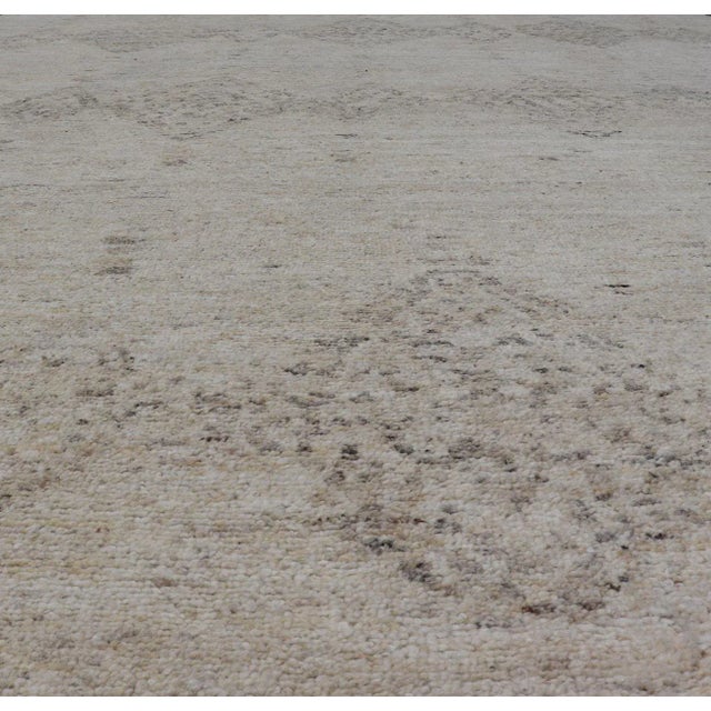 Large Moroccan Style Diamond Design With Modern All-Neutral Cream Rug For Sale In Atlanta - Image 6 of 10