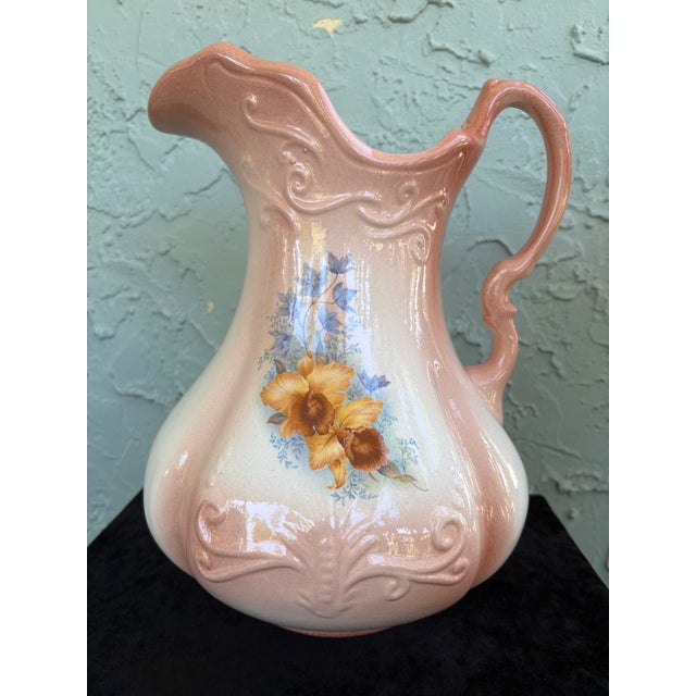 1980s Vintage Peach Glazed Ceramic Wash Basin & Pitcher Set With Floral Motif – Victorian Revival For Sale - Image 5 of 12