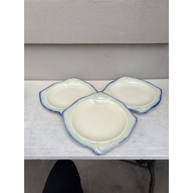 1930s French Majolica Fish Set 12 Plates 1 Platter & 1 Saucer Montereau - 14pcs For Sale - Image 4 of 12