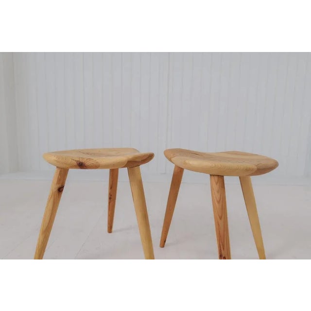 Midcentury Modern Sculptural Stools in Pine by Norsk Husflid, 1960s, Set of 2 For Sale - Image 6 of 12