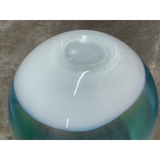 1980s Vintage Murano Cased Glass Bowl – Turquoise & Milk White Incamiciato – Italian Art Glass For Sale - Image 5 of 8