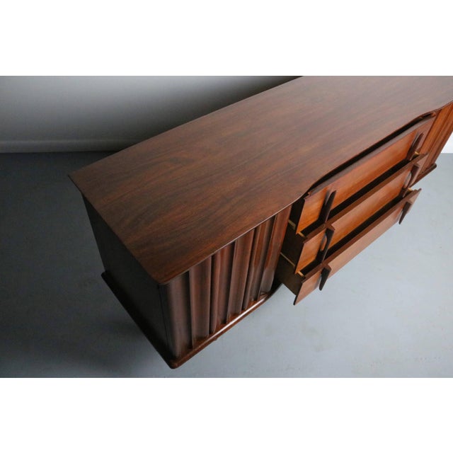 Mid-Century Modern 1960s Mid-Century Modern United Furniture Corporation Wooden Tv Console For Sale - Image 3 of 5