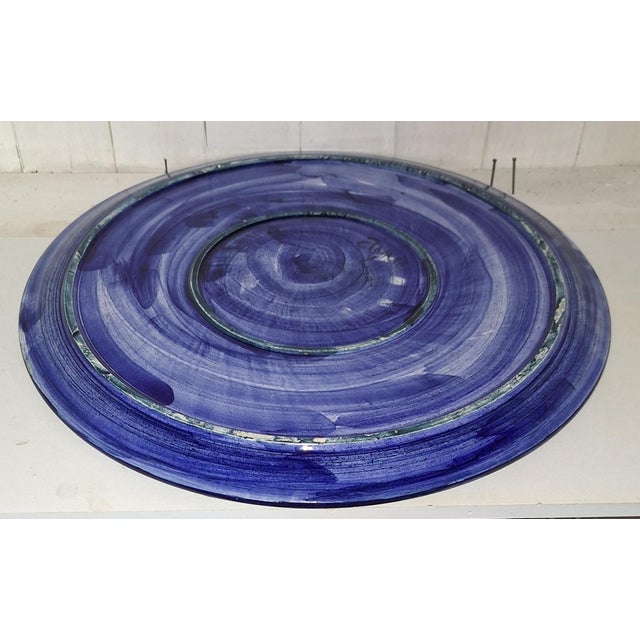 1990s Vintage Italian Ceramic Serving Platter with Yellow-Green Apples on a Blue Background, 1996 For Sale - Image 5 of 7
