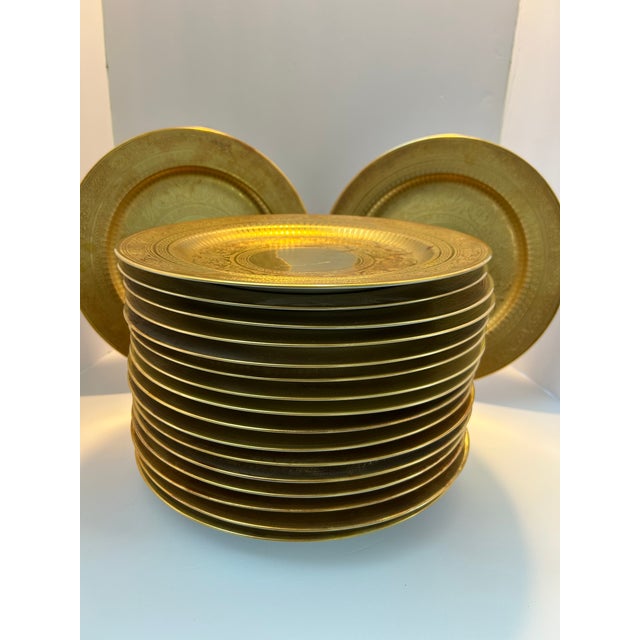 Bernardaud Late 20th Century Bernardaud Limoges Villiers Fine-Gold Encrusted Service Plates - Set of 18 For Sale - Image 4 of 8