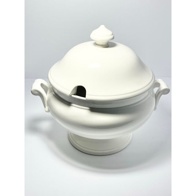 Contemporary Villeroy & Boch “Pure White” Porcelain Soup Tureen & Lid For Sale - Image 3 of 9