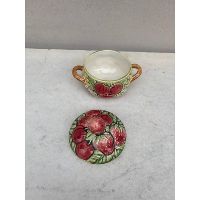 De Sarreguemines French Majolica Sugar Bowl Fruits Sarreguemines Circa 1920 For Sale - Image 4 of 6