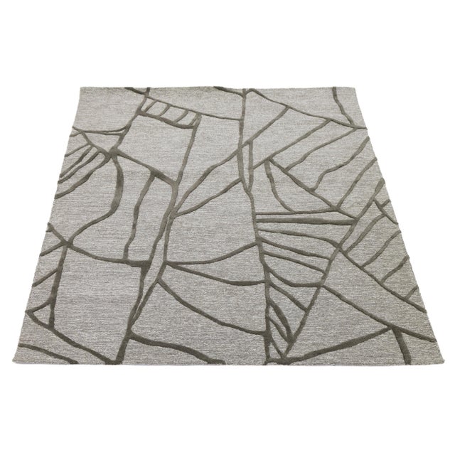 2020s Modern Hand-Tufted Wool Rug Abstract Geometric Linear Design – Greige & Charcoal For Sale - Image 5 of 10