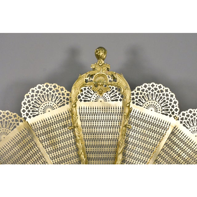 French Louis XV-Transition Style Peacock Fan Shaped Fire Screen, 1890s For Sale - Image 4 of 16