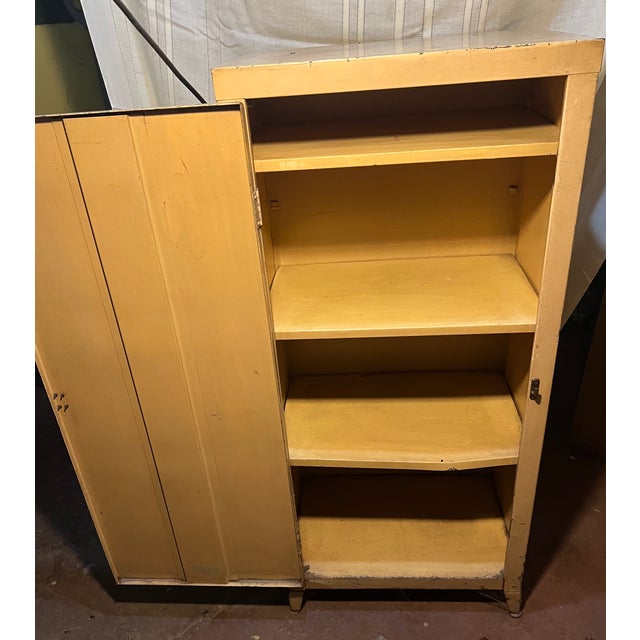 1920-30 metal Hoosier style kitchen cabinet; primitive industrial storage. The cabinet is in original condition with...