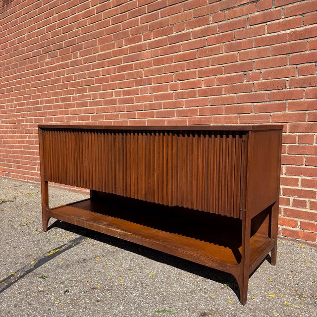 Broyhill Brasilia Mid-Century Modern Walnut Credenza Sideboard For Sale - Image 10 of 11