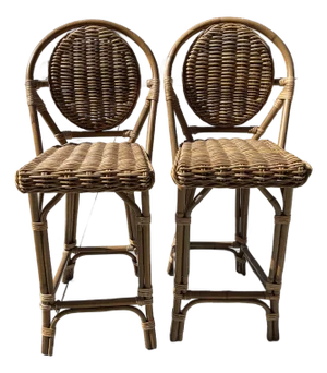 Pair of Vintage French Bistro Bar Stools With Oval Medallion Backs in Honey Woven Rattan