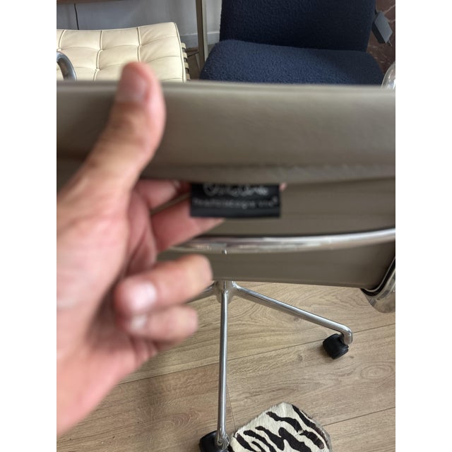Gray Aluminum Armchair by Charles and Ray Eames for Vitra, 2000s For Sale - Image 8 of 14