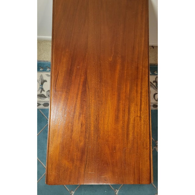 Early 20th Century 1920s English Mahogany and Satinwood Gate Leg Dining Table For Sale - Image 5 of 6