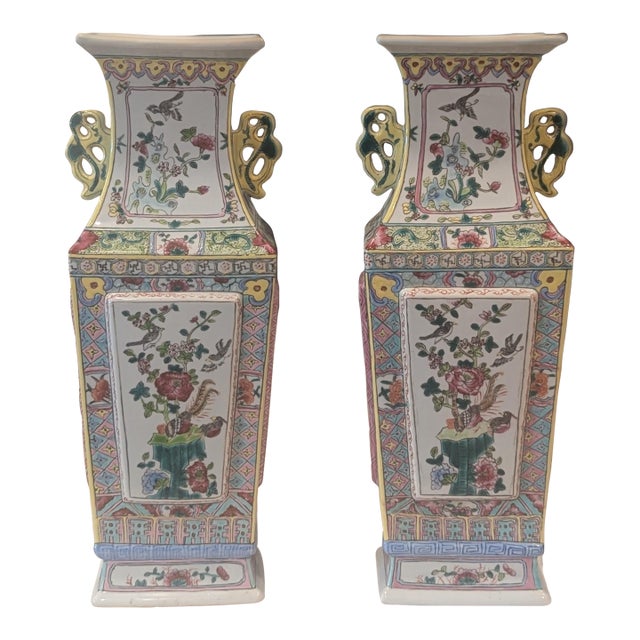 Pair of Antique Chinese Vases For Sale