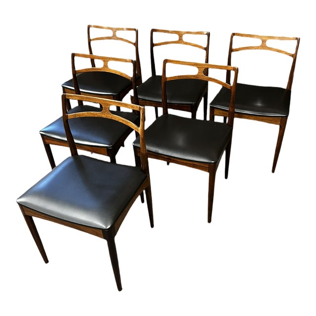 These set of 6 Danish model 94 dining chairs by Johannes Andersen for Christian Linneberg are a great statement piece for...