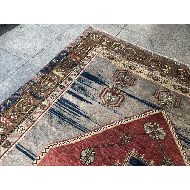 1960s Oushak Handmade Rug- 5′6″ × 9′7″ For Sale - Image 6 of 11