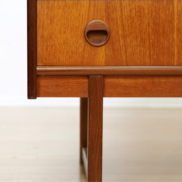 Mid-Century Modern 1960s Mid Century Teak China Display Cabinet by Turnidge of London, Attributed For Sale - Image 3 of 10
