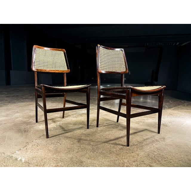 Wood Pair of “Cadeira Com Assento Curvo” Chairs in Rosewood and Cane by Joaquim Tenreiro, Brazil, 1960s For Sale - Image 7 of 12