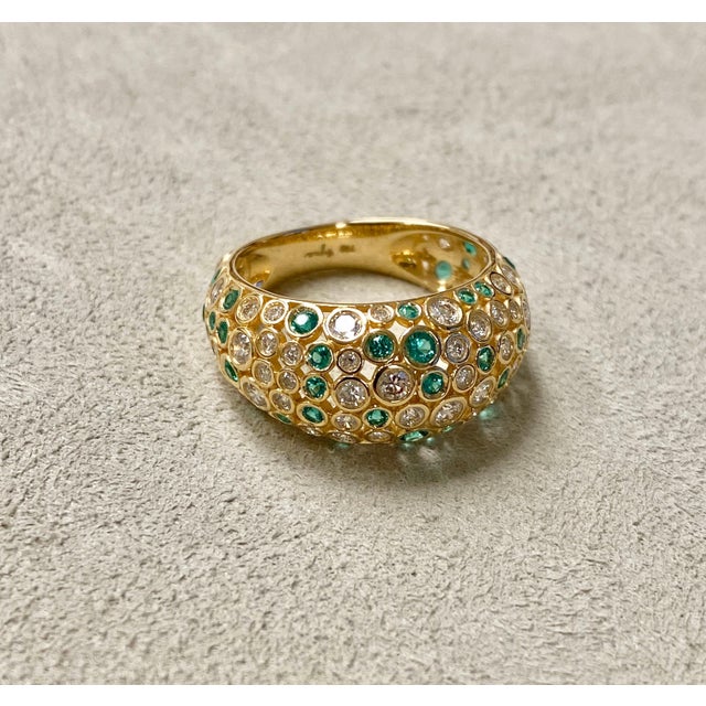 2020s Syna Yellow Gold Mogul Ring with Emeralds and Diamonds For Sale - Image 5 of 6