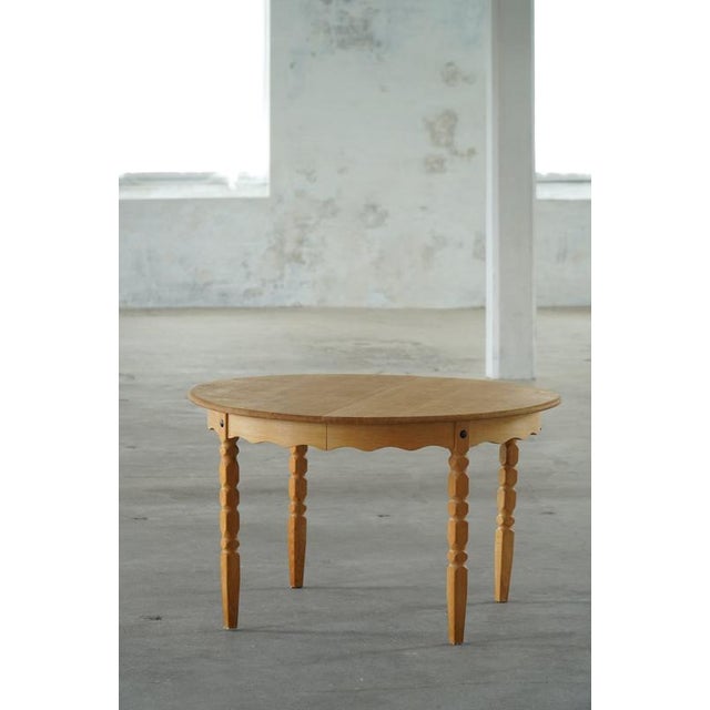 Mid-Century Danish Round Dining Table in Oak with Three Extensions, 1960s For Sale - Image 3 of 18