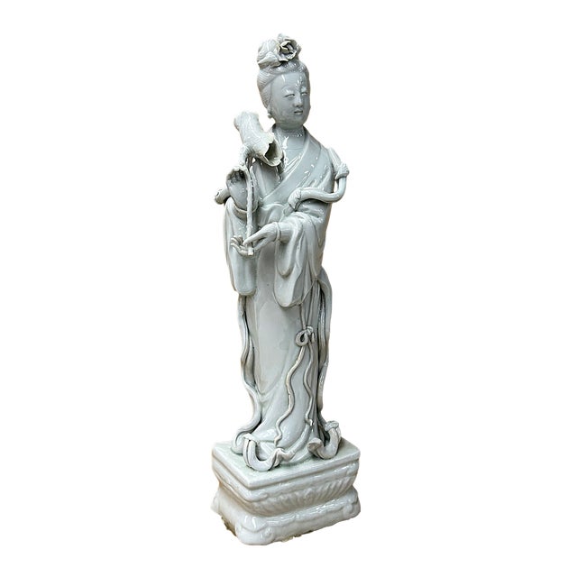 Vintage Off White Porcelain Standing Bodhisattva GuanYin Lotus Statue For Sale In San Francisco - Image 6 of 7
