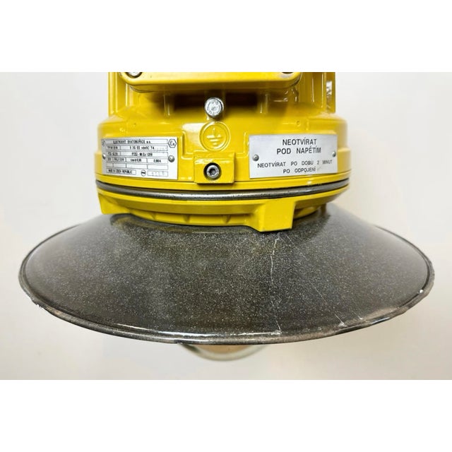 Industrial Yellow Explosion Proof Lamp with Grey Enameled Shade from Elektrosvit, 1990s For Sale - Image 4 of 16