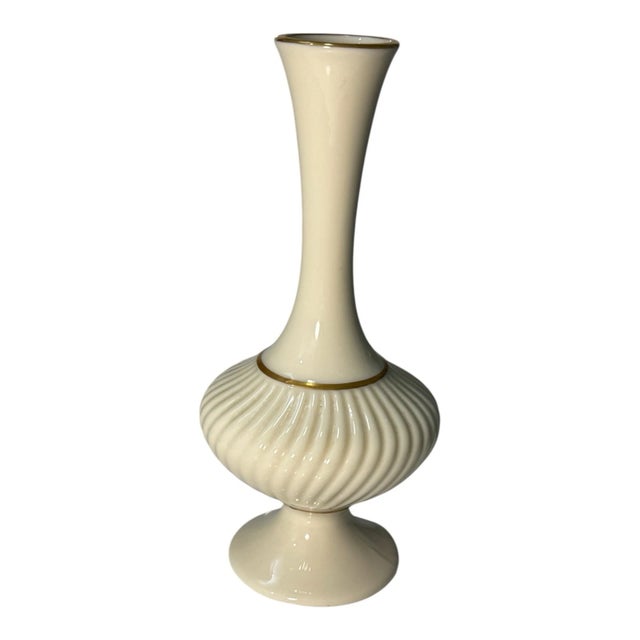 This Lenox bud vase is a vintage piece made in the USA, featuring a classic ivory color with gold trim. The ribbed and...