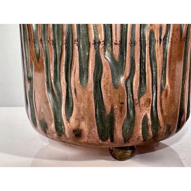 Art Deco Planters with Tree Bark Relief Decor in Copper and Brass, Germany, 1920s, Set of 2 For Sale - Image 3 of 8