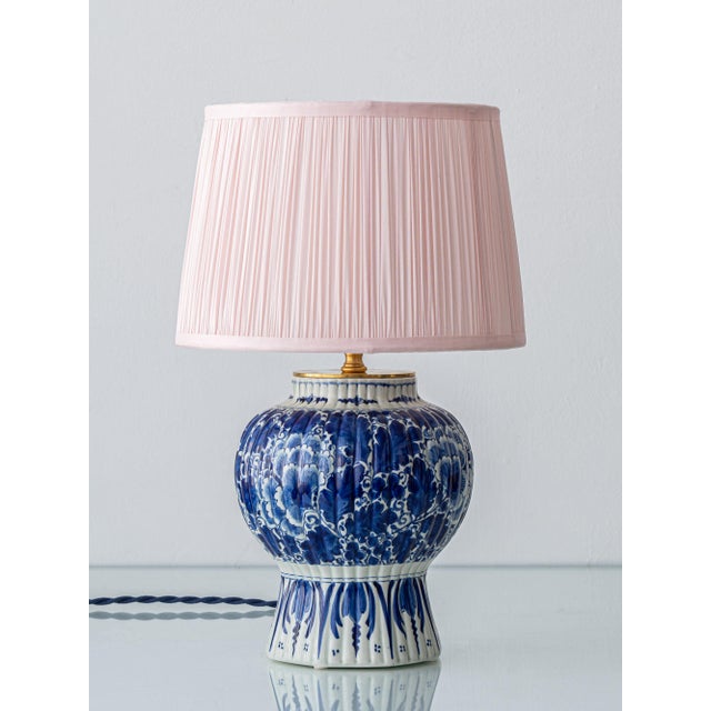 Antique Hand-Painted Chinoiserie Blue and White Ceramic Table Lamp with Silk Shade from Royal Delft, 1924 For Sale - Image 13 of 13