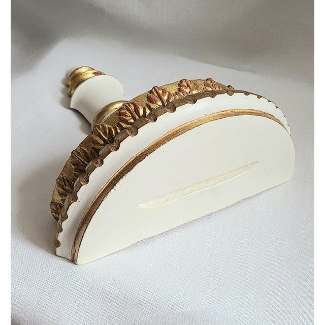 Traditional Pair of Shantalle Studio Wall Brackets For Sale - Image 3 of 8