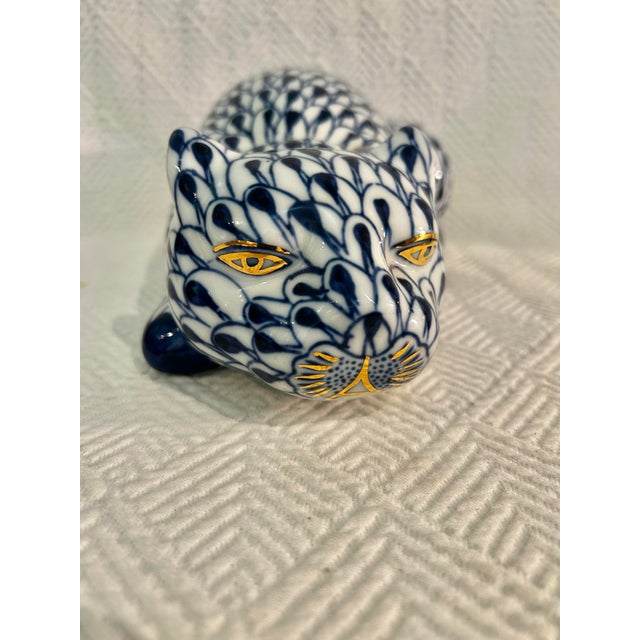 Vintage Blue & White Fishnet Porcelain Cat Sculpture in the Herend Style, 10.5 Inches For Sale - Image 4 of 10